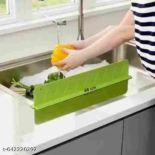 Silicone Sink Splash Guard for Kitchen and Bathroom Anti-Spill Faucet Splash Guard for Kitchen Sink – Flexible Oil-Proof Water Baffle with Strong Suction Cups